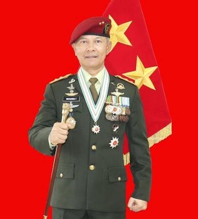Mayjen Tni Richard T.H Tampubolon Resmi Jabat Pangdam Xvi/Patimura